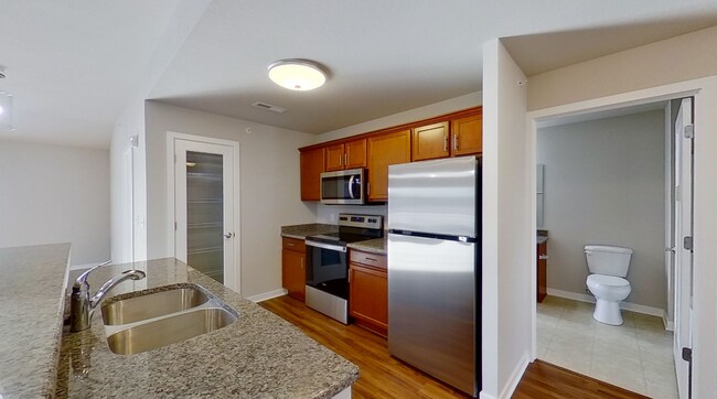Building Photo - Condo Style Upper 2 Bedroom 1 Bathroom Apartment
