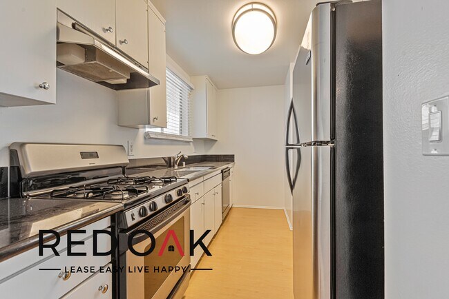 Building Photo - 1033 3rd St
