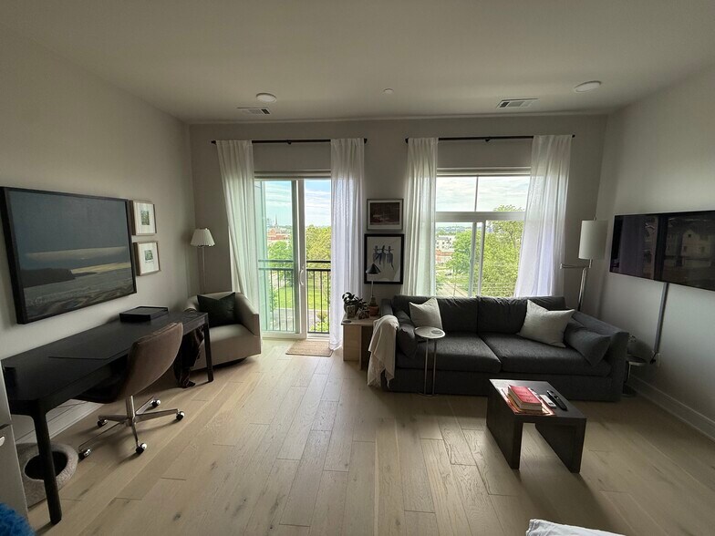 Building Photo - 1125 10th Ave N