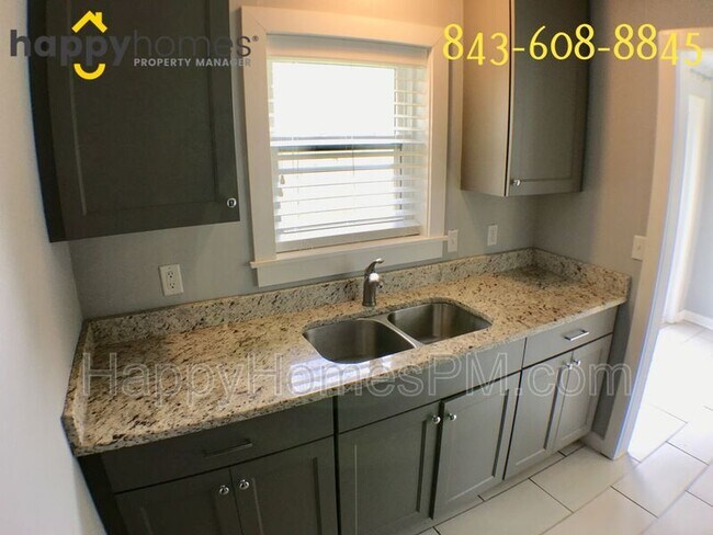 Building Photo - 1556 Kemper Ave