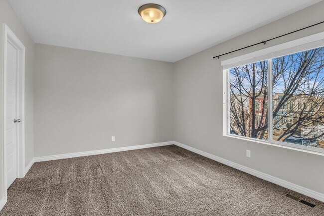 Building Photo - Spacious 4BR End-Unit Townhome | Low-Maintenance HOA Living