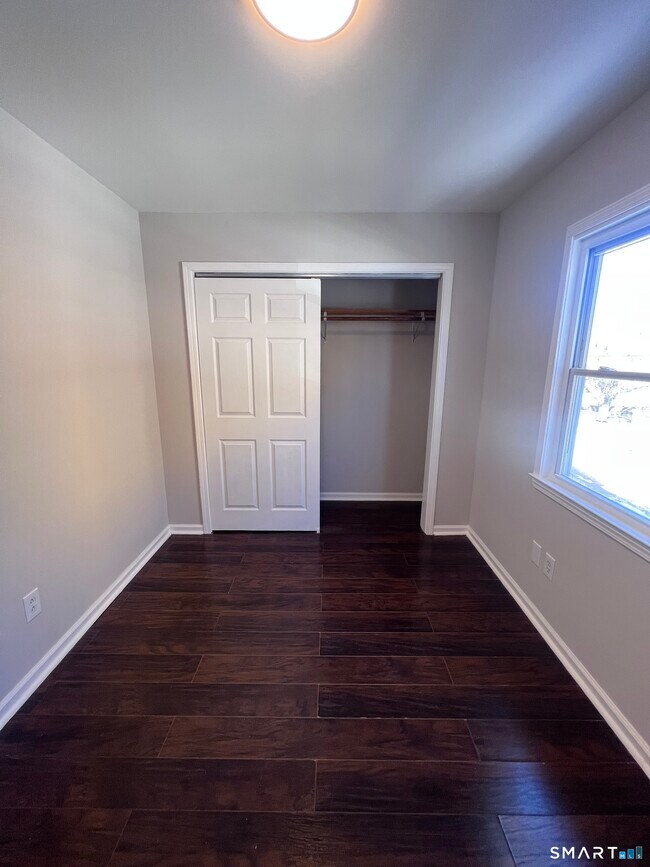 Building Photo - 93 Shell St