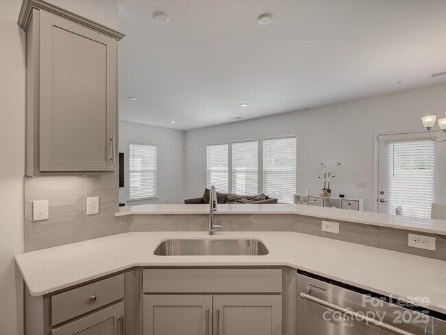 Building Photo - 13124 Rover St