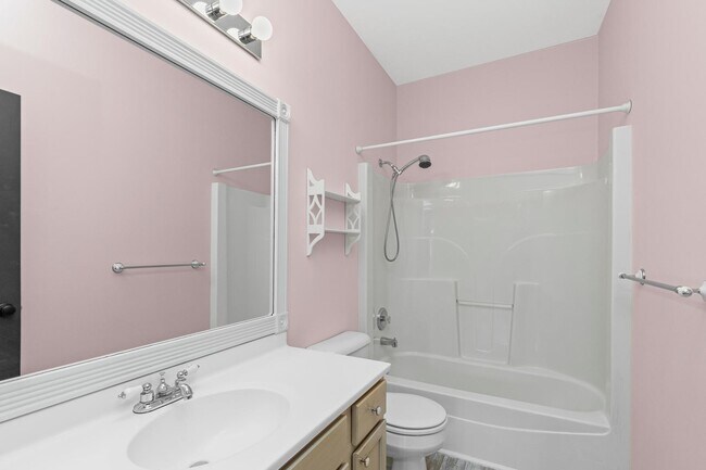 Building Photo - 1047 Chadwick Dr