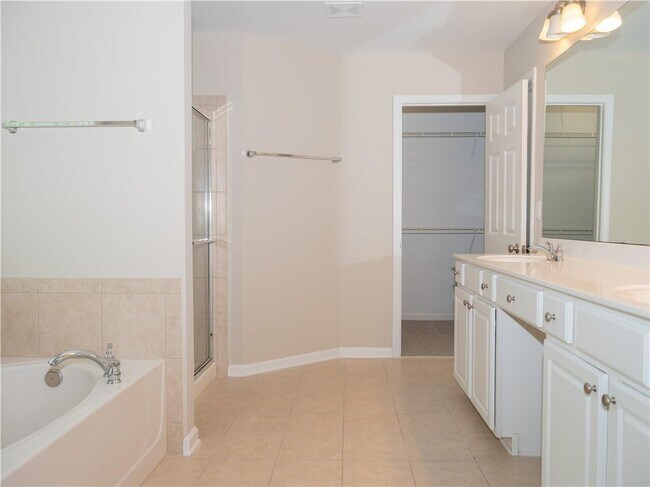 Building Photo - 663 Prada Ct NE