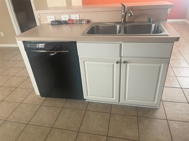 Building Photo - 5815 Vinemont Ln