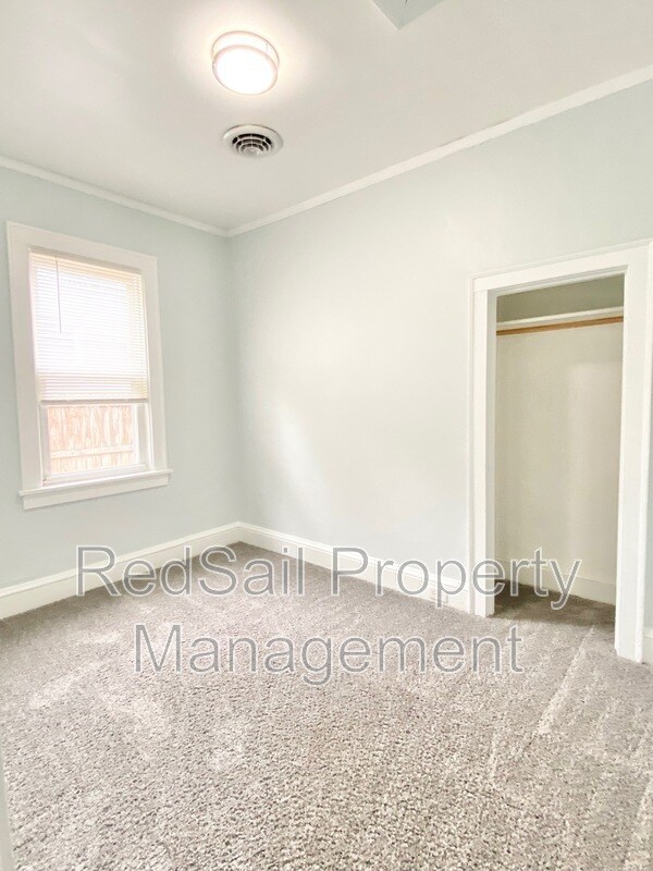 Building Photo - 221 Cherry Ave