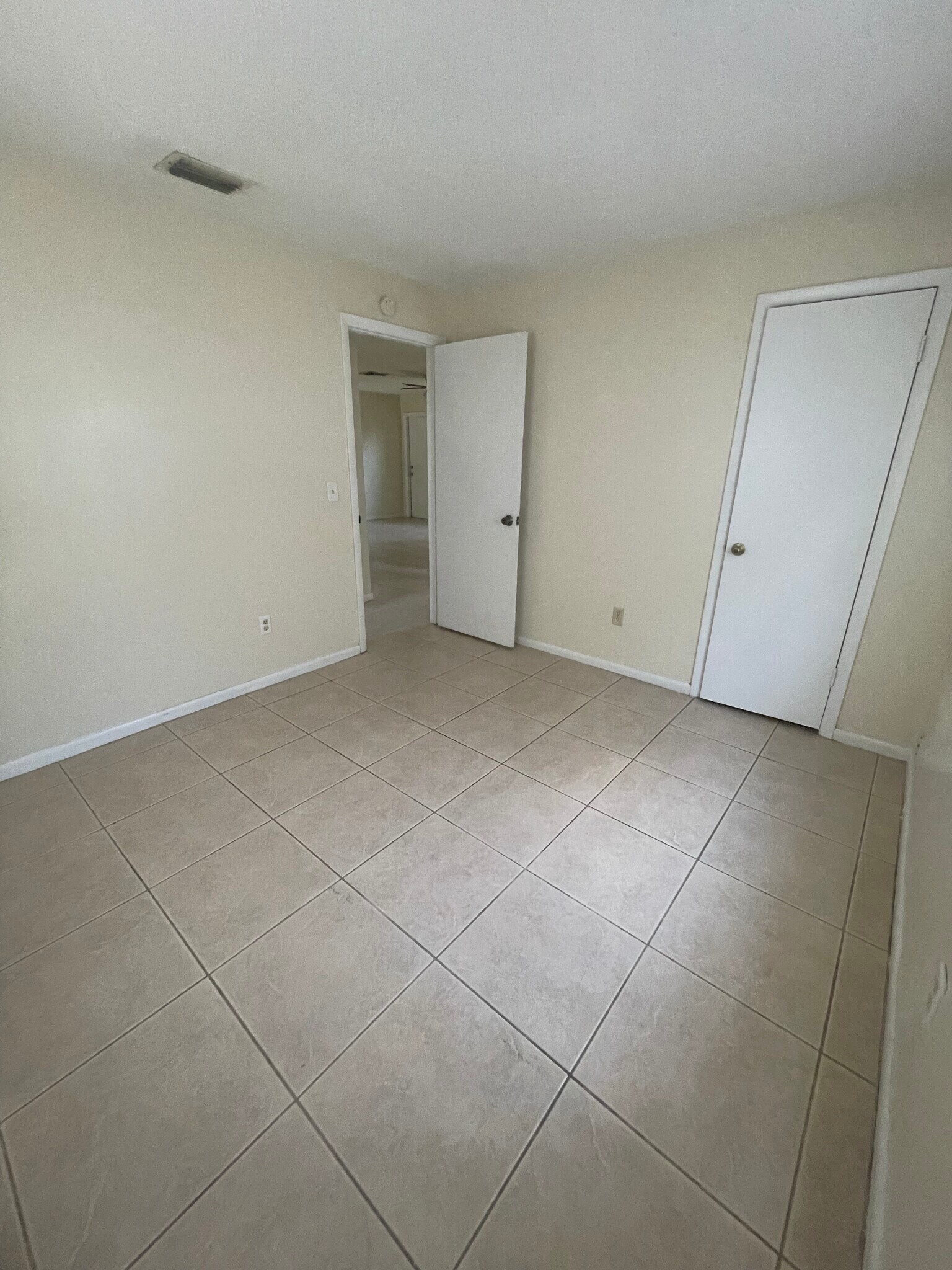 Building Photo - 1639 Barbarie Ln