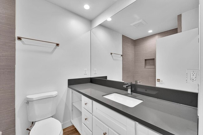 Building Photo - 1240 W 29th St