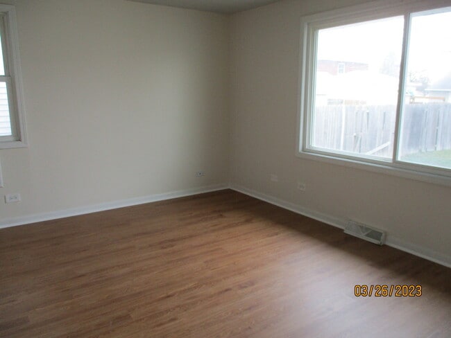Building Photo - 4215 W 87th St