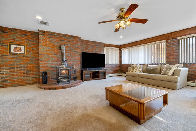 Building Photo - 117 Church Hill Rd