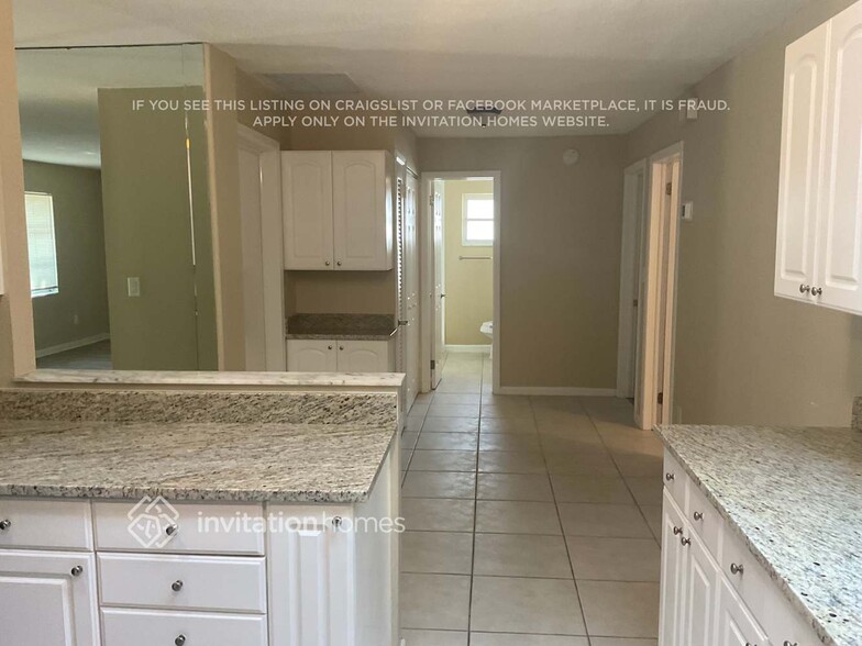 Building Photo - 9057 Lynwood Dr