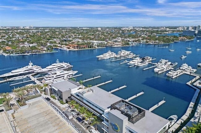 Building Photo - 200 S Birch Rd