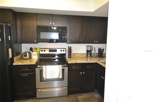 Building Photo - 161 Lakeside Dr