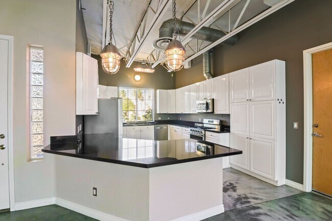 Building Photo - SW!!!  Pool!!! With jets!! Low Maintenance...