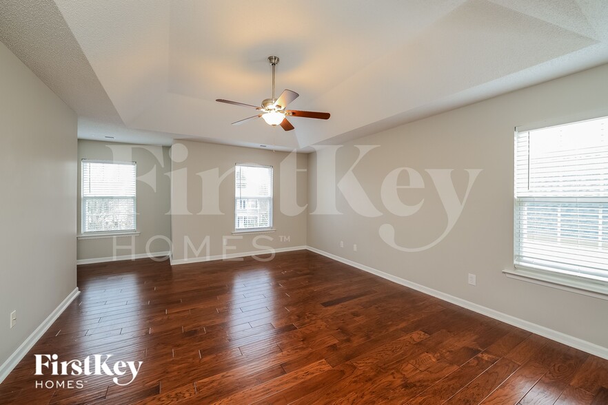 Building Photo - 6052 Glen Way Dr