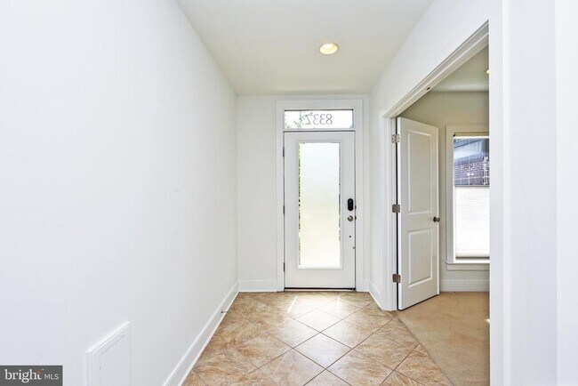 Building Photo - 8337 Looking Glass Way