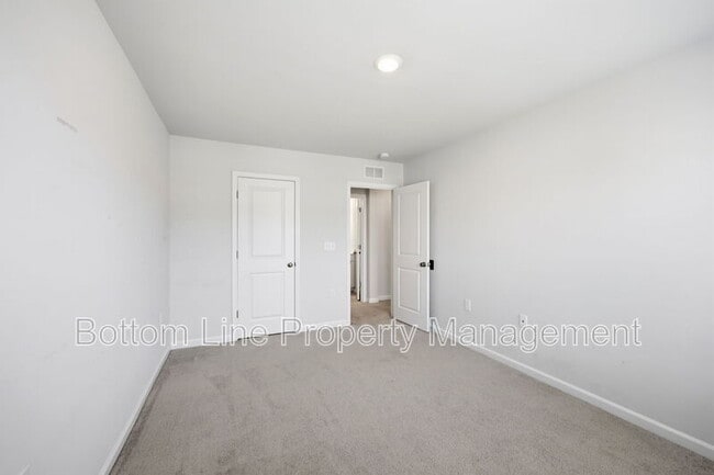 Building Photo - 5038 Kota St