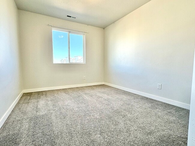 Building Photo - West Jordan 3-Bedroom Home - Clean, Cozy & Convenient