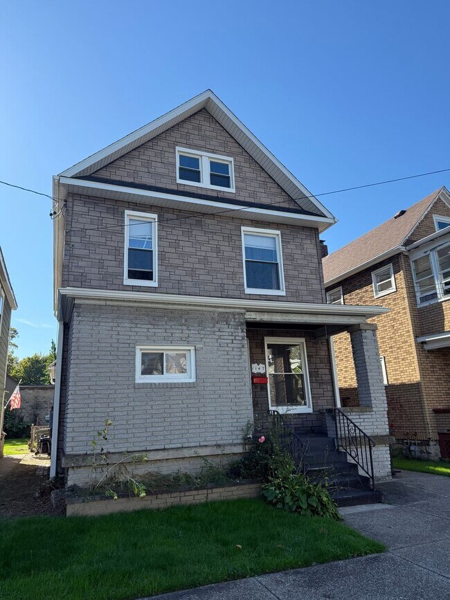 Primary Photo - 1147 W 22nd St
