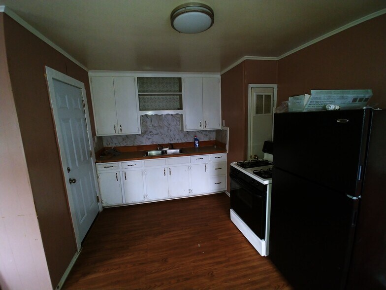 Kitchen & Back Door - 1000 samuels ave