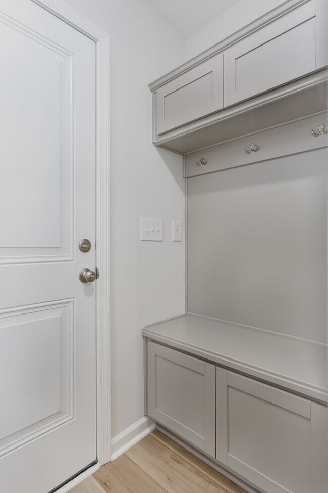 Building Photo - Modern 3-Bed, 2.5-Bath Townhome in Prime L...