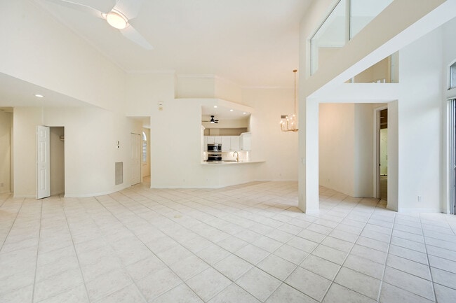 Building Photo - 1580 Clermont Dr