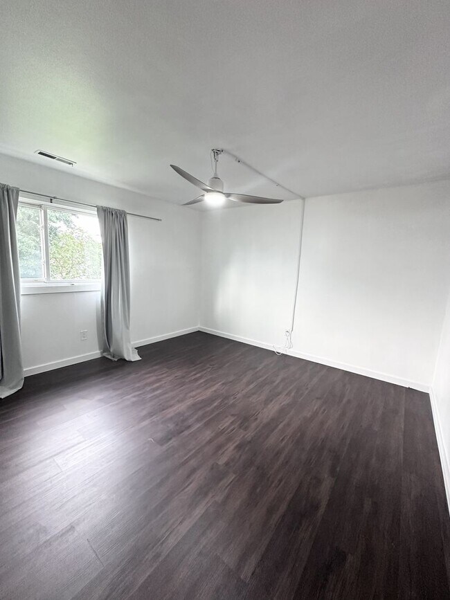 Building Photo - Renovated 4-bedroom, 2.5 bathroom in Virginia Beach