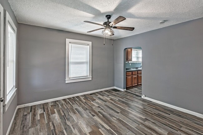 Building Photo - Renovated 2 bedroom, 1 bath townhouse in Claymont