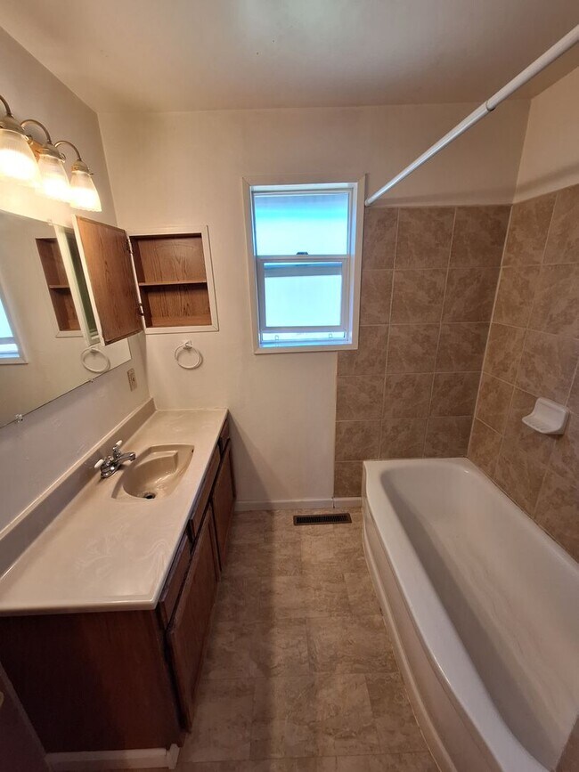 Building Photo - 5867 Madrona Dr