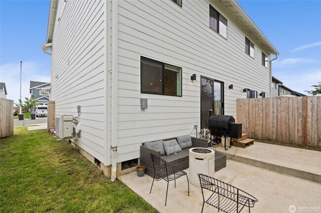 Building Photo - 3 Bedroom 2 Bath located in Winlock