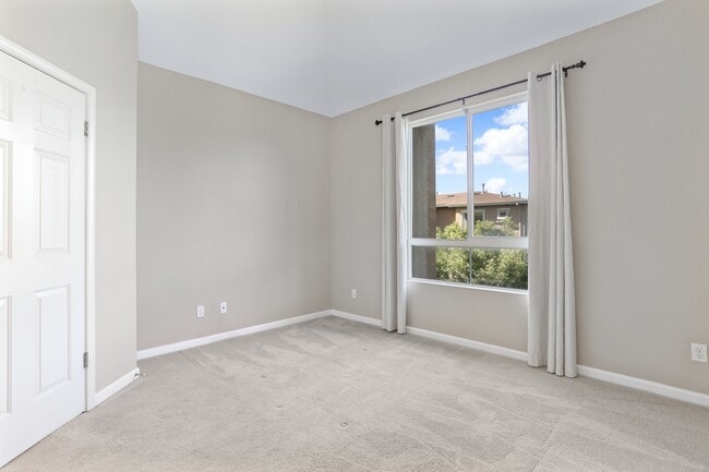 Building Photo - 517 Tower Hill Ave