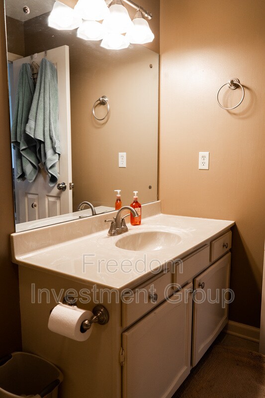 Building Photo - 1000 Harbour Shore Dr