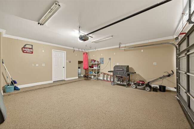 Building Photo - 647 Hollandbridge Ln