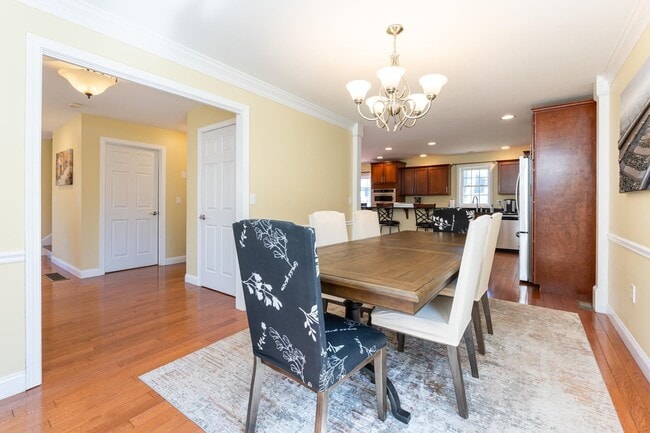 Building Photo - 4 Lowther Pl