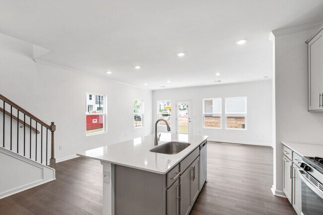 Building Photo - Spacious End-Unit 3-Bedroom Townhome in Pr...