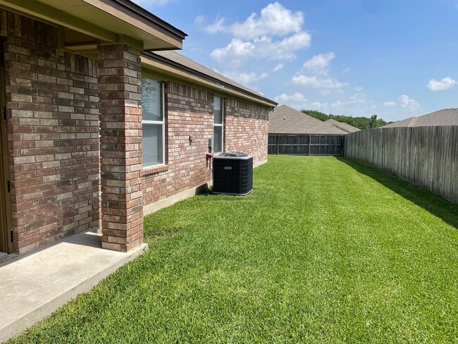Building Photo - 202 Coby Dr