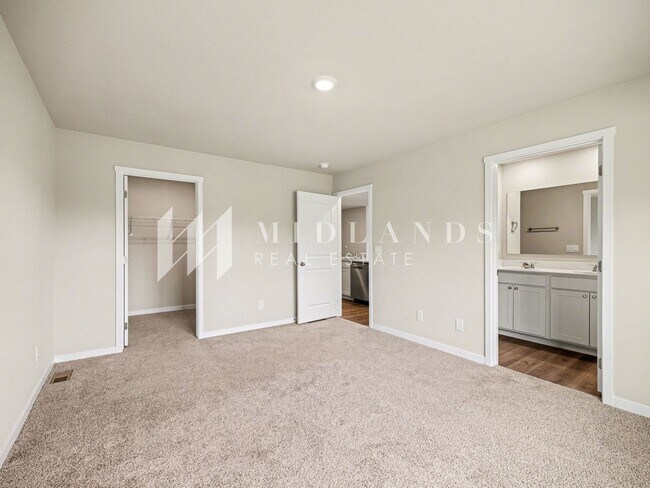 Building Photo - Ranch in Gretna Schools