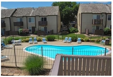 Country Club on 6th - Lawrence, KS 