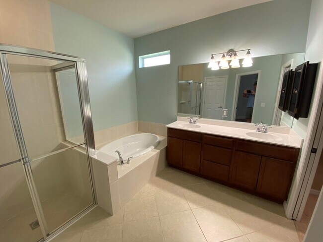 Building Photo - 9238 Wrangler Dr