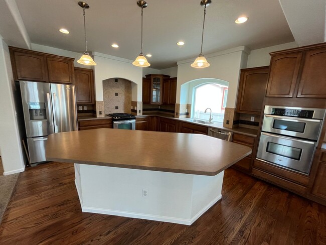 Building Photo - 5 Bed, 3.5 Bath with A/C, Available Now! -...