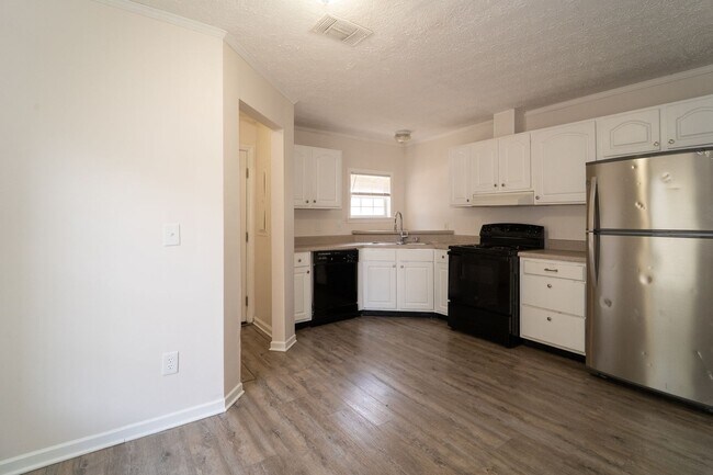 Building Photo - 37 Evergreen Ave