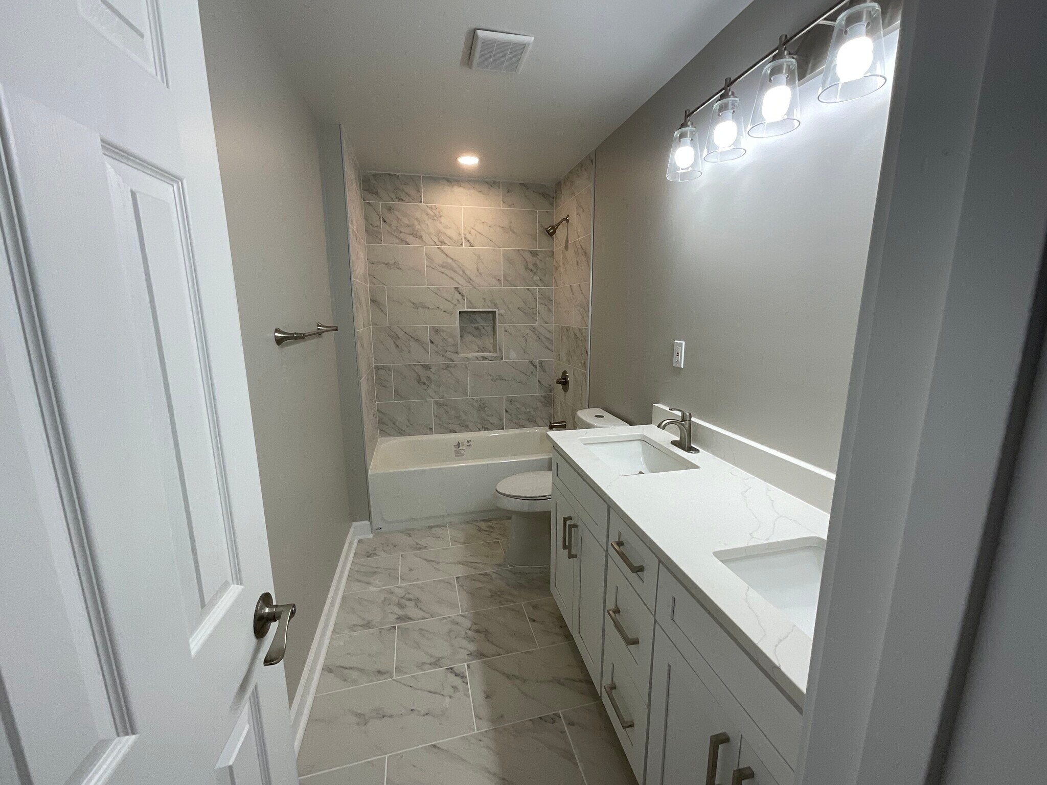 Building Photo - 5425 Herndon Blvd