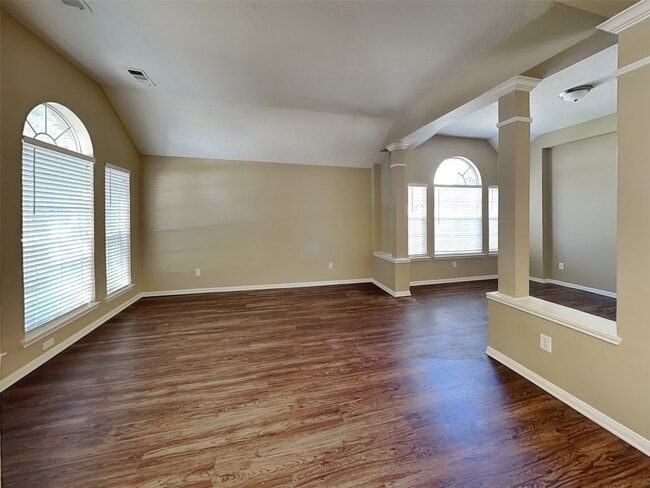 Building Photo - 1907 W Welsford Dr