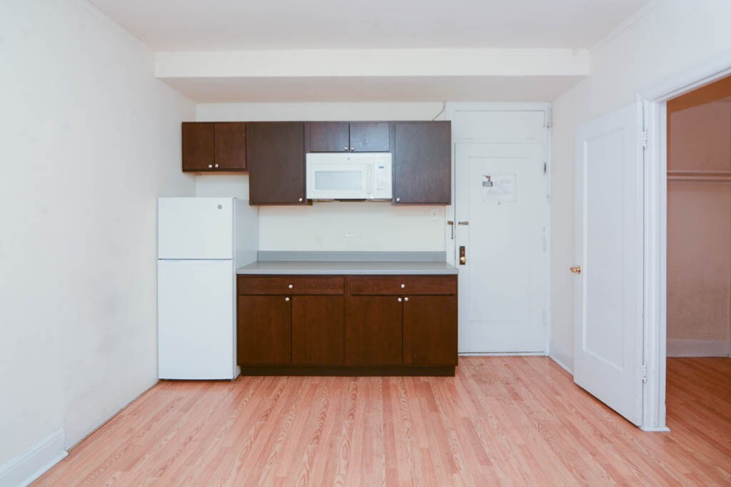Building Photo - 3335 W Diversey Ave