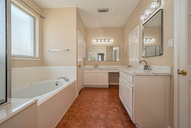 Building Photo - 11315 Sailwing Creek Ct
