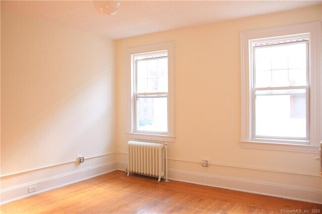 Building Photo - 433 Whitney Ave