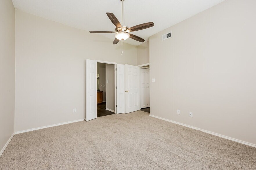 Building Photo - 300 Stone Creek Blvd