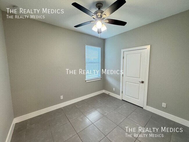 Building Photo - 310 Drum Ct