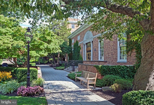 Building Photo - 25 Palmer Square W